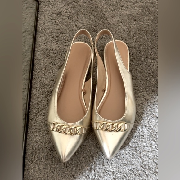 Old Navy gold with gold chain slingbacks great for the spring and summer - Picture 1 of 3